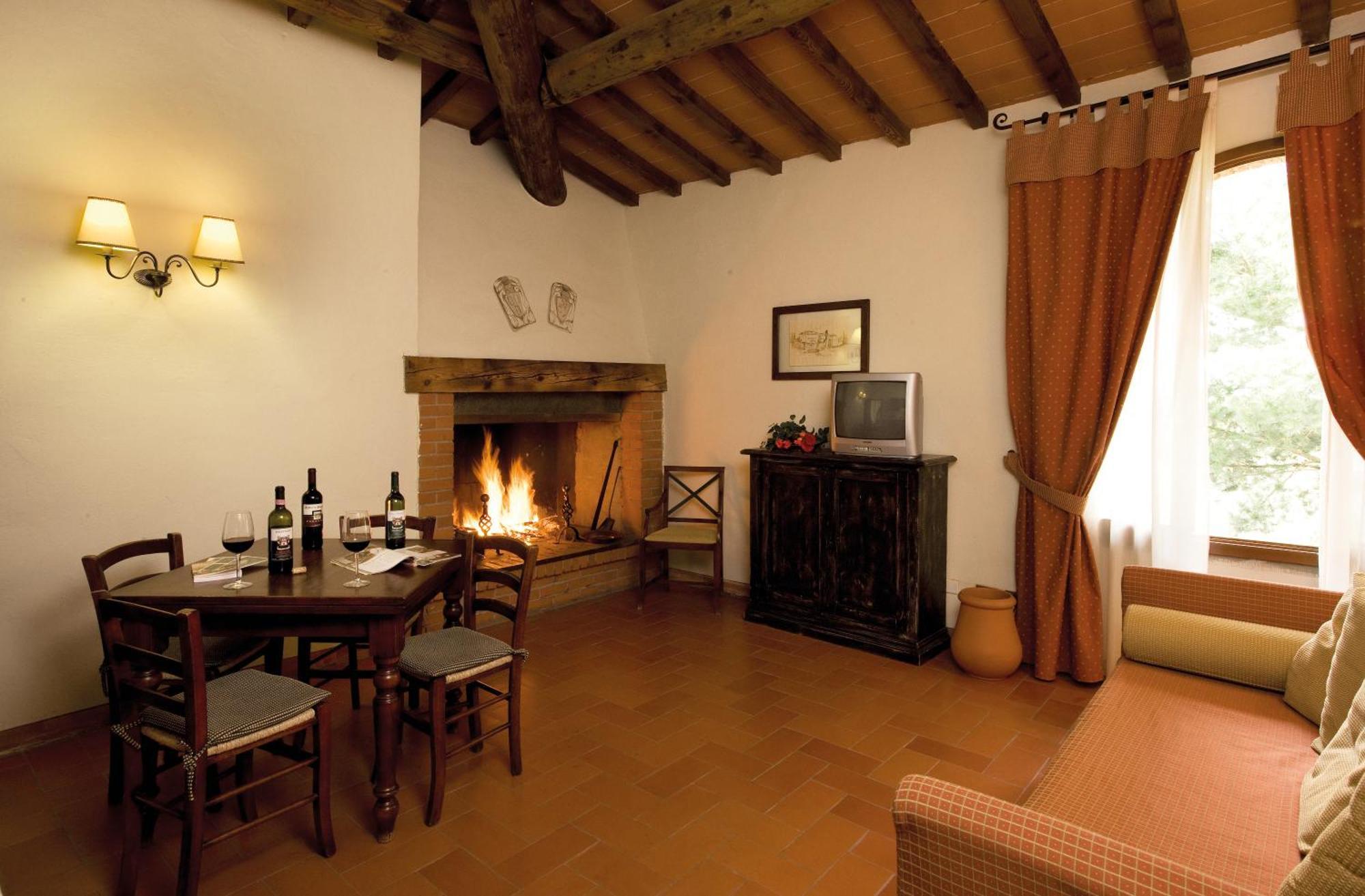 Agriturismo Antico Borgo Poggitazzi Villa Loro Ciuffenna Ruang foto